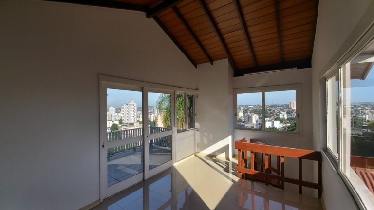 CASA COM 4 DORMITÓRIOS, SENDO DUAS SUÍTES NO BOA VISTA