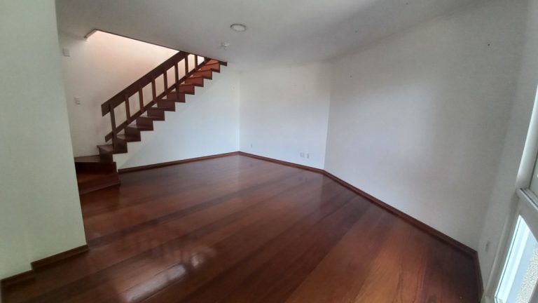CASA COM 4 DORMITÓRIOS, SENDO DUAS SUÍTES NO BOA VISTA