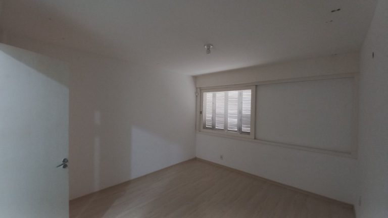 CASA COM 4 DORMITÓRIOS, SENDO DUAS SUÍTES NO BOA VISTA
