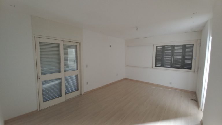 CASA COM 4 DORMITÓRIOS, SENDO DUAS SUÍTES NO BOA VISTA
