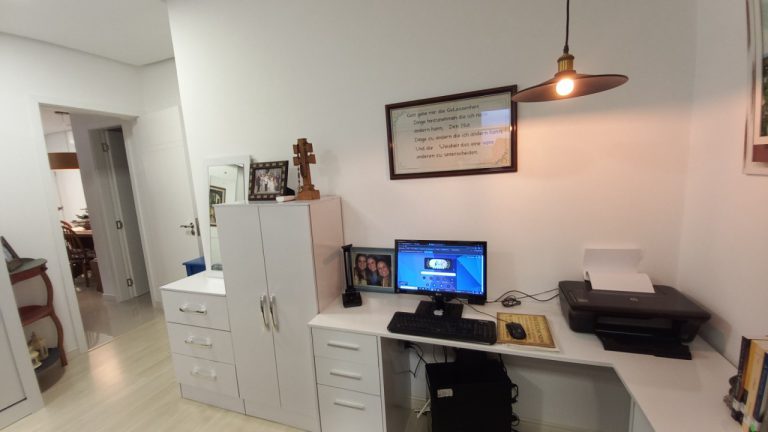 APARTAMENTO COM 2 DORMITÓRIOS, SENDO UM SUÍTE, DUAS GARAGENS NO GUARANI
