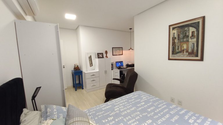 APARTAMENTO COM 2 DORMITÓRIOS, SENDO UM SUÍTE, DUAS GARAGENS NO GUARANI