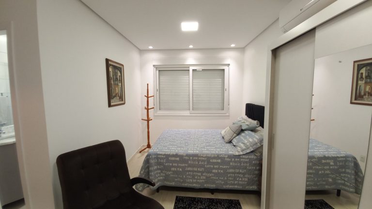 APARTAMENTO COM 2 DORMITÓRIOS, SENDO UM SUÍTE, DUAS GARAGENS NO GUARANI