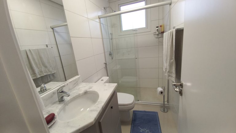 APARTAMENTO COM 2 DORMITÓRIOS, SENDO UM SUÍTE, DUAS GARAGENS NO GUARANI