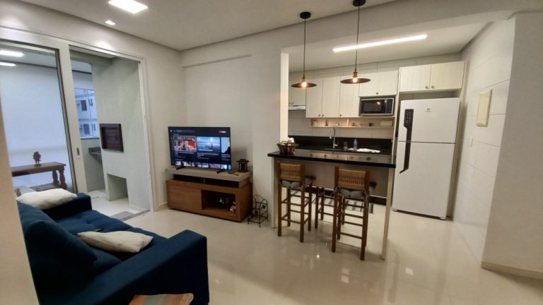 APARTAMENTO COM 2 DORMITÓRIOS, SENDO UM SUÍTE, DUAS GARAGENS NO GUARANI