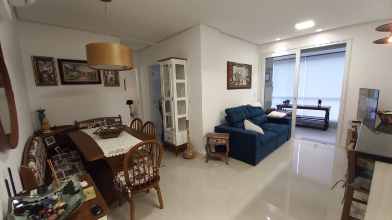 APARTAMENTO COM 2 DORMITÓRIOS, SENDO UM SUÍTE, DUAS GARAGENS NO GUARANI