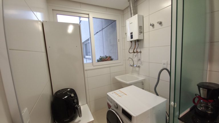 APARTAMENTO COM 2 DORMITÓRIOS, SENDO UM SUÍTE, DUAS GARAGENS NO GUARANI