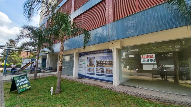 LOJA TÉRREA COM VITRINE NA VILA ROSA