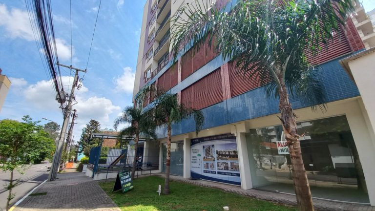 LOJA TÉRREA COM VITRINE NA VILA ROSA
