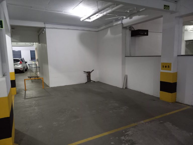 APARTAMENTO COM 2 DORMITÓRIOS, SENDO UM SUÍTE, DUAS GARAGENS NO GUARANI