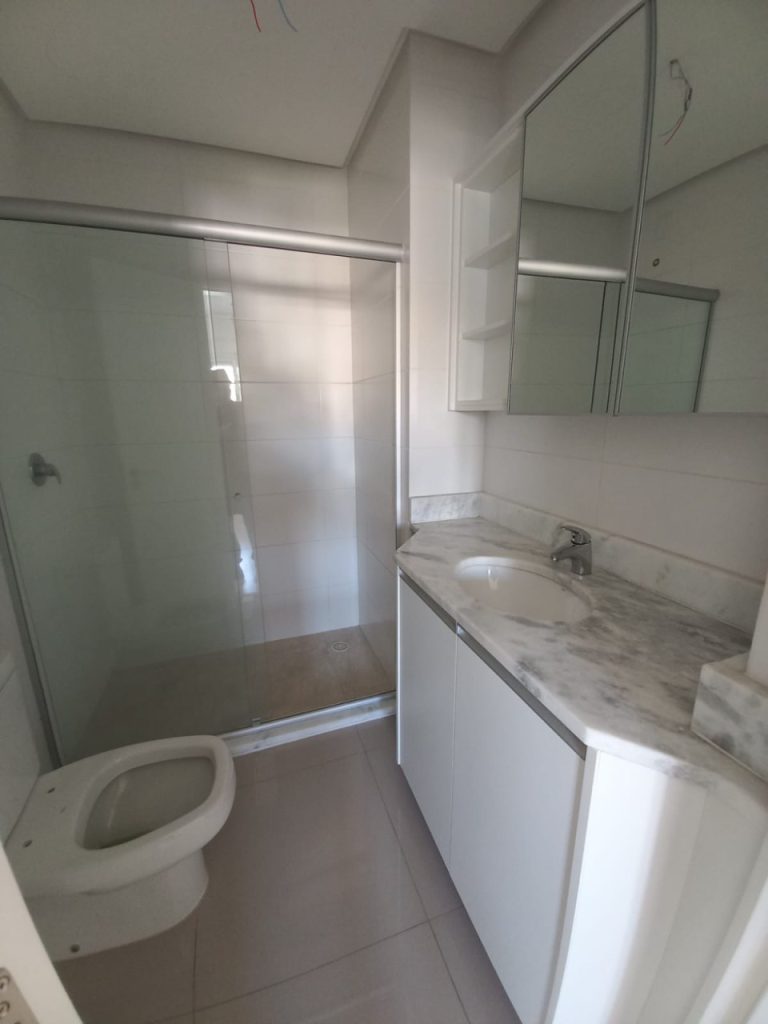 APARTAMENTO COM 2 DORMITÓRIOS, SENDO UM SUÍTE, DUAS GARAGENS NO GUARANI
