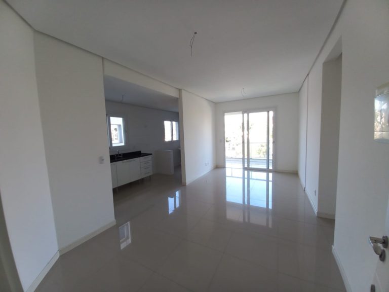 APARTAMENTO COM 2 DORMITÓRIOS, SENDO UM SUÍTE, DUAS GARAGENS NO GUARANI
