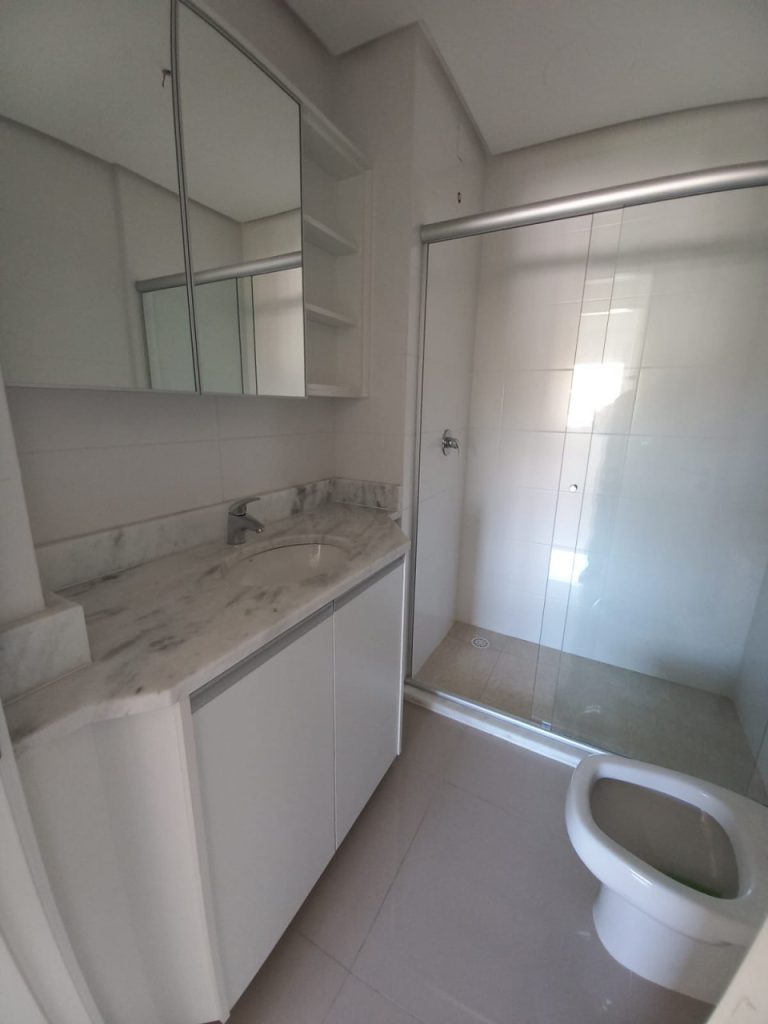 APARTAMENTO COM 2 DORMITÓRIOS, SENDO UM SUÍTE, DUAS GARAGENS NO GUARANI