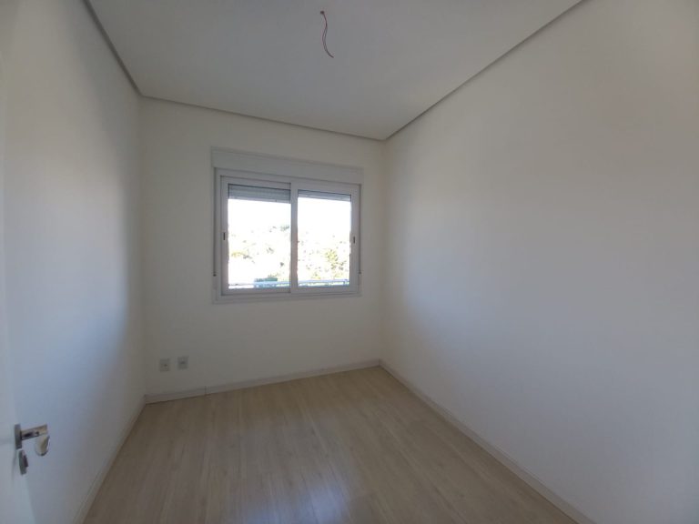 APARTAMENTO COM 2 DORMITÓRIOS, SENDO UM SUÍTE, DUAS GARAGENS NO GUARANI