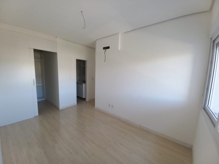 APARTAMENTO COM 2 DORMITÓRIOS, SENDO UM SUÍTE, DUAS GARAGENS NO GUARANI