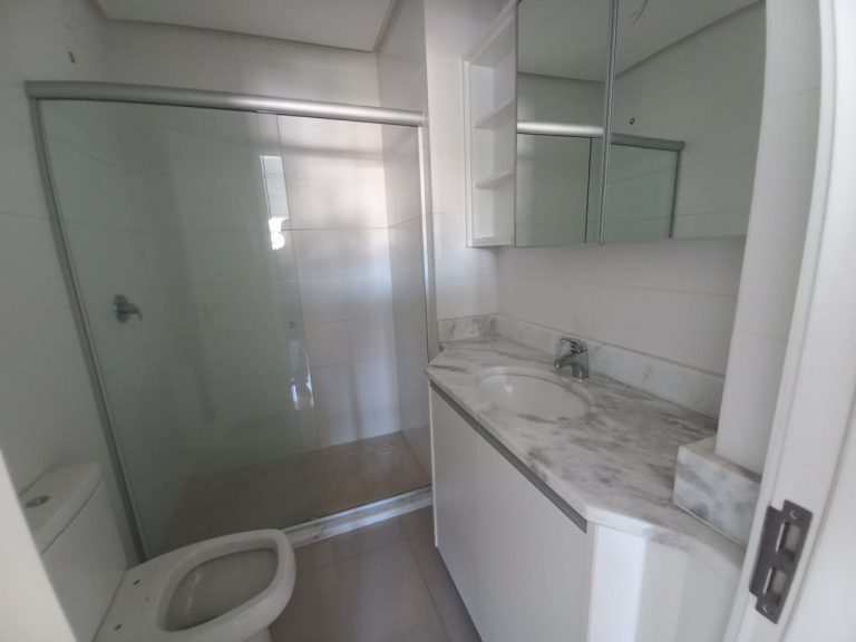 APARTAMENTO COM 2 DORMITÓRIOS, SENDO UM SUÍTE, DUAS GARAGENS NO GUARANI