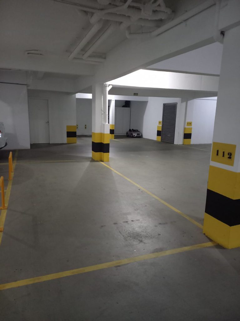 APARTAMENTO COM 2 DORMITÓRIOS, SENDO UM SUÍTE, DUAS GARAGENS NO GUARANI