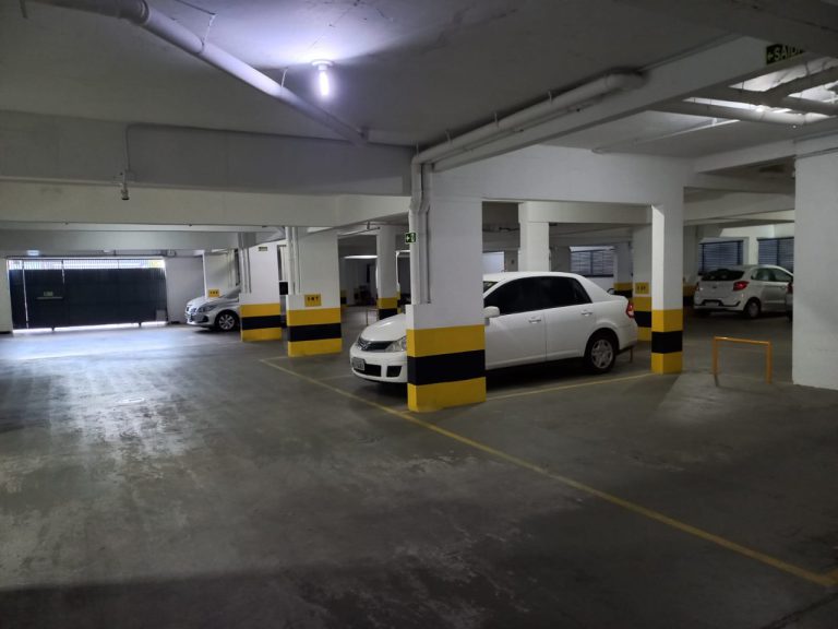 APARTAMENTO COM 2 DORMITÓRIOS, SENDO UM SUÍTE, DUAS GARAGENS NO GUARANI