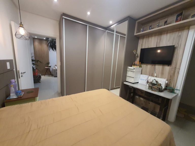 CASA EM CONDOMÍNIO COM 3 DORMITÓRIOS, SENDO DUAS SUÍTES, GARAGEM PARA DOIS CARROS