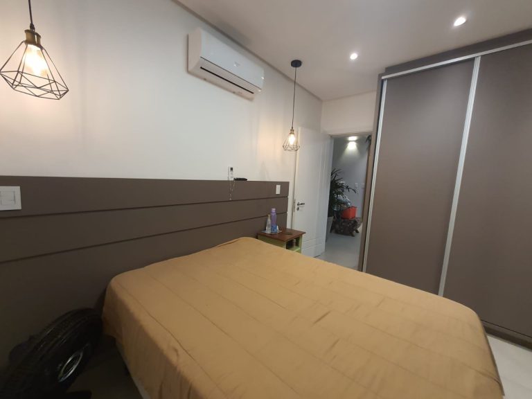 CASA EM CONDOMÍNIO COM 3 DORMITÓRIOS, SENDO DUAS SUÍTES, GARAGEM PARA DOIS CARROS