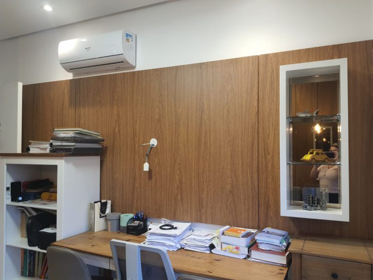 CASA EM CONDOMÍNIO COM 3 DORMITÓRIOS, SENDO DUAS SUÍTES, GARAGEM PARA DOIS CARROS