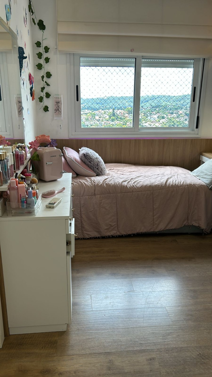 APARTAMENTO COM 3 SUÍTES, SENDO UMA MÁSTER, TRÊS VAGAS DE GARAGENS NA MAURÍCIO CARDOSO