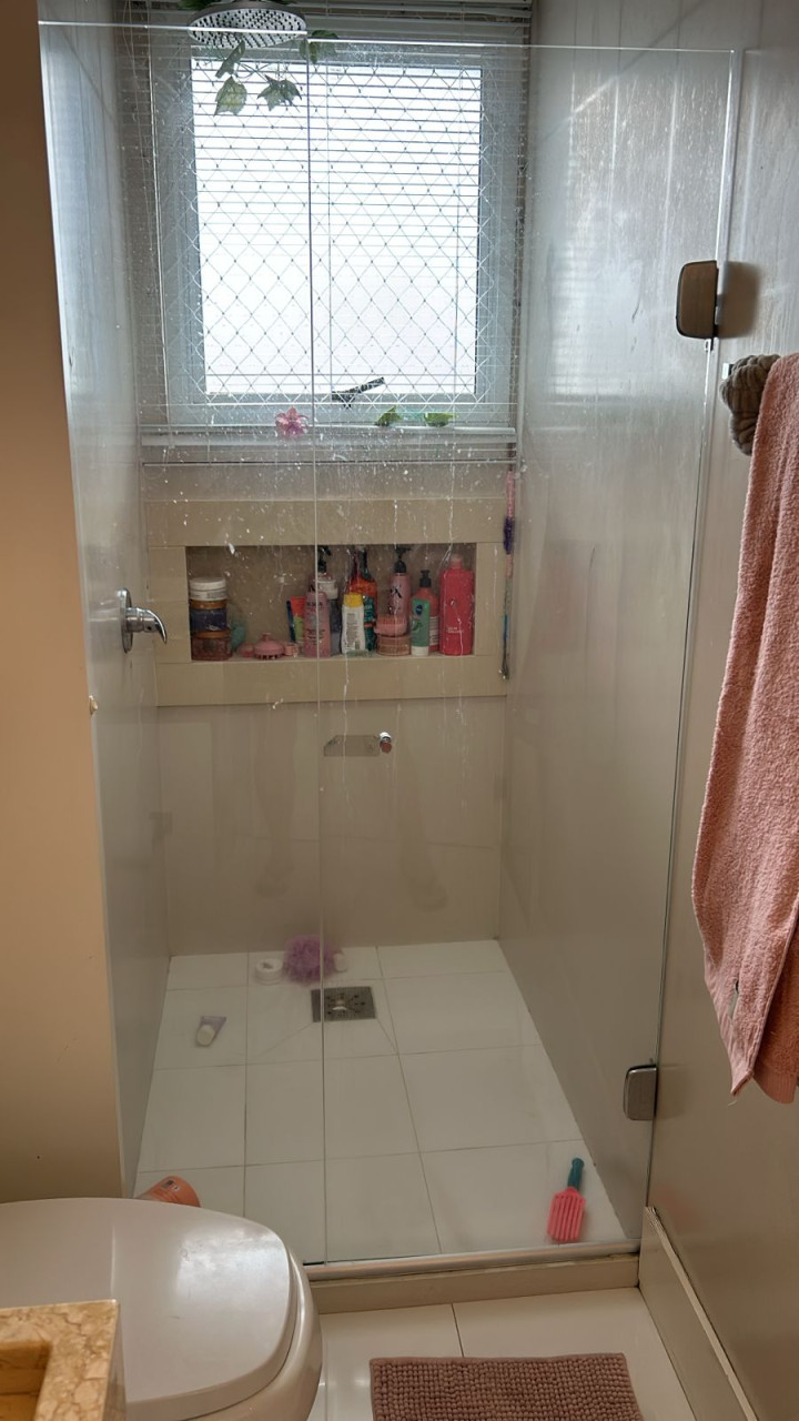 APARTAMENTO COM 3 SUÍTES, SENDO UMA MÁSTER, TRÊS VAGAS DE GARAGENS NA MAURÍCIO CARDOSO