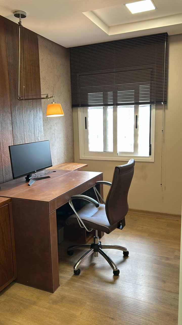 APARTAMENTO COM 3 SUÍTES, SENDO UMA MÁSTER, TRÊS VAGAS DE GARAGENS NA MAURÍCIO CARDOSO