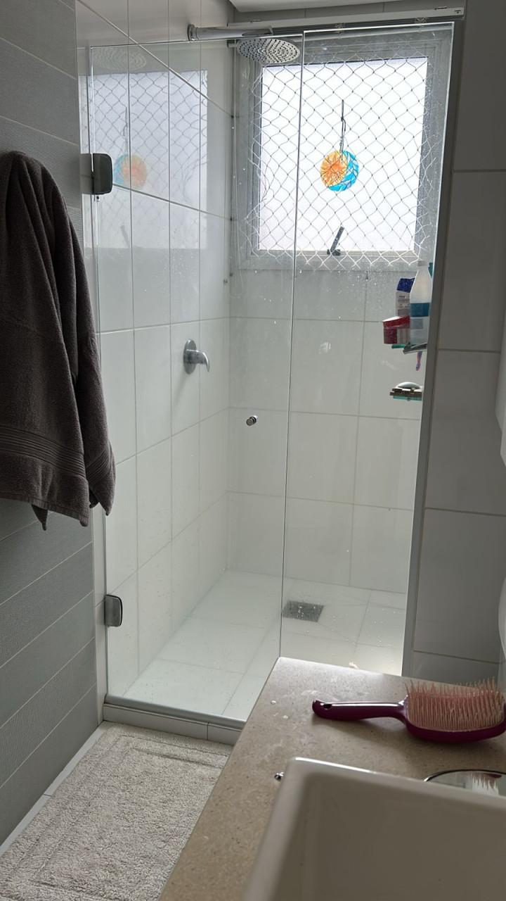 APARTAMENTO COM 3 SUÍTES, SENDO UMA MÁSTER, TRÊS VAGAS DE GARAGENS NA MAURÍCIO CARDOSO