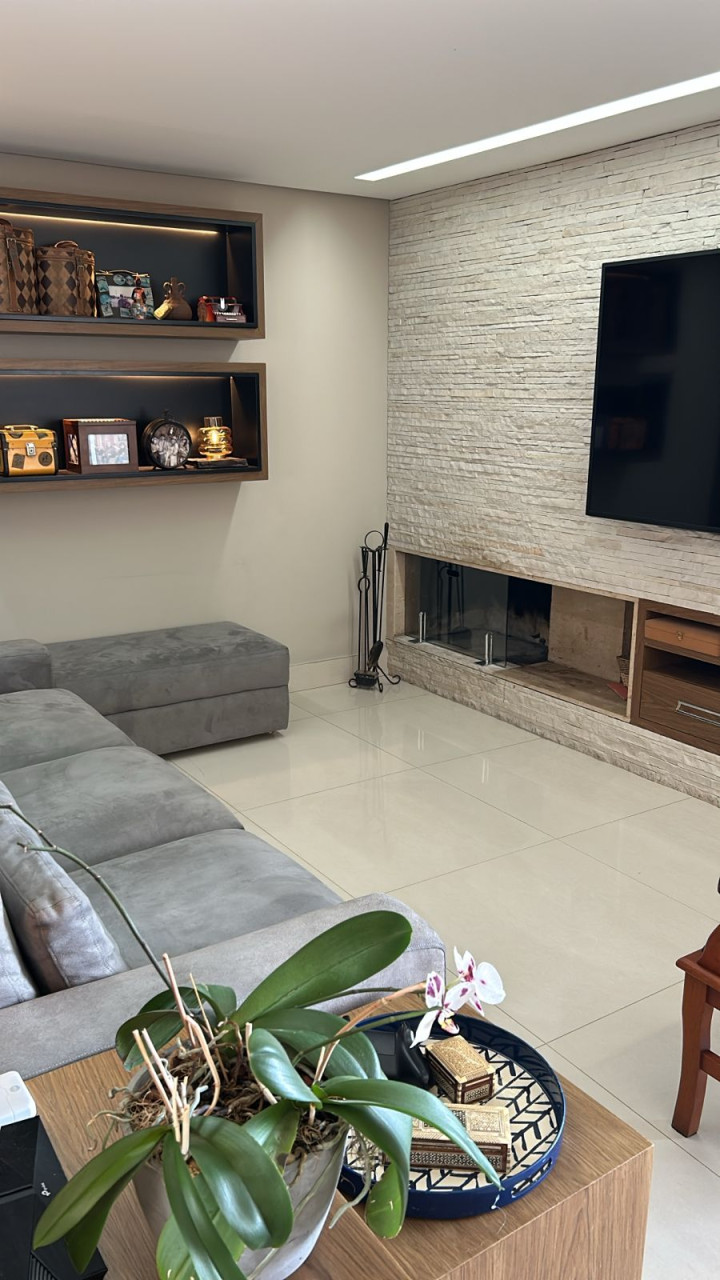 APARTAMENTO COM 3 SUÍTES, SENDO UMA MÁSTER, TRÊS VAGAS DE GARAGENS NA MAURÍCIO CARDOSO