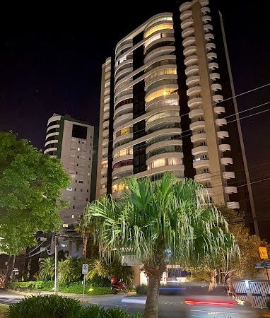 APARTAMENTO COM 3 SUÍTES, SENDO UMA MÁSTER, TRÊS VAGAS DE GARAGENS NA MAURÍCIO CARDOSO