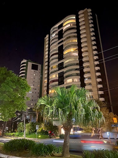 APARTAMENTO COM 3 SUÍTES, SENDO UMA MÁSTER, TRÊS VAGAS DE GARAGENS NA MAURÍCIO CARDOSO