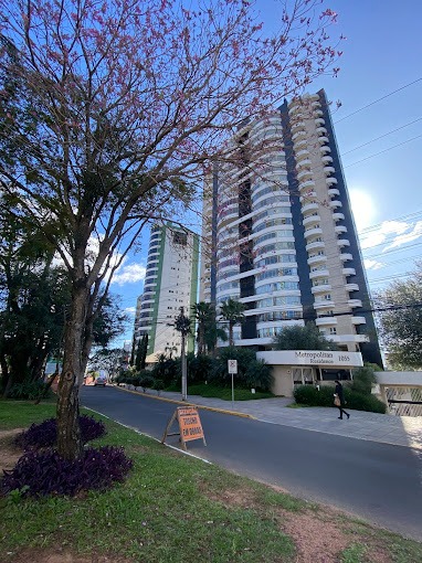 APARTAMENTO COM 3 SUÍTES, SENDO UMA MÁSTER, TRÊS VAGAS DE GARAGENS NA MAURÍCIO CARDOSO