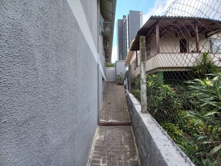 CASA COM 3 SUÍTES, 271,50M2 DE ÁREA CONSTRUÍDA NO RIO BRANCO CASA COM 3 SUÍTES, 271,50M2 DE ÁREA CONSTRUÍDA NO RIO BRANCO