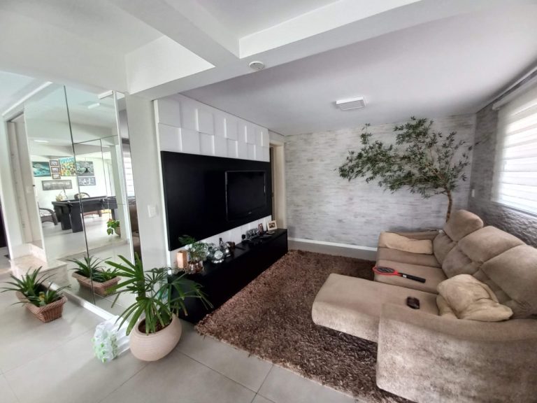 CASA COM 3 SUÍTES, 271,50M2 DE ÁREA CONSTRUÍDA NO RIO BRANCO CASA COM 3 SUÍTES, 271,50M2 DE ÁREA CONSTRUÍDA NO RIO BRANCO
