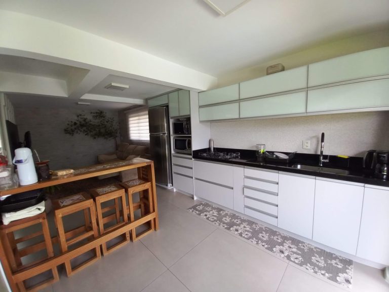 CASA COM 3 SUÍTES, 271,50M2 DE ÁREA CONSTRUÍDA NO RIO BRANCO CASA COM 3 SUÍTES, 271,50M2 DE ÁREA CONSTRUÍDA NO RIO BRANCO