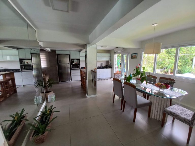 CASA COM 3 SUÍTES, 271,50M2 DE ÁREA CONSTRUÍDA NO RIO BRANCO CASA COM 3 SUÍTES, 271,50M2 DE ÁREA CONSTRUÍDA NO RIO BRANCO