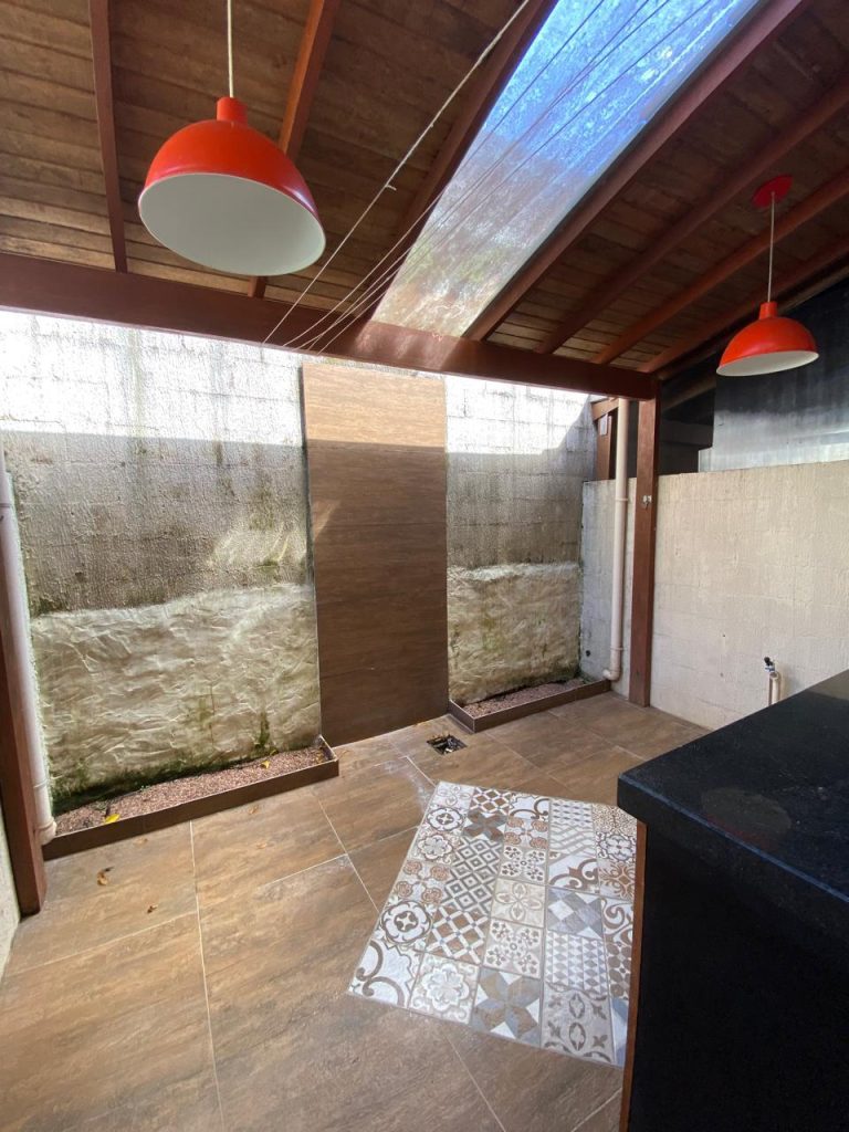 CASA EM CONDOMÍNIO COM 2 DORMITÓRIOS, UMA VAGA PARA CARRO, EM CANUDOS