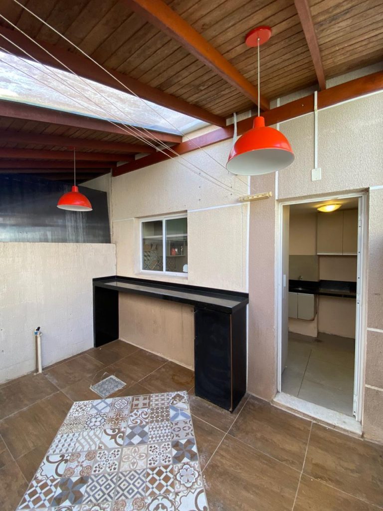 CASA EM CONDOMÍNIO COM 2 DORMITÓRIOS, UMA VAGA PARA CARRO, EM CANUDOS