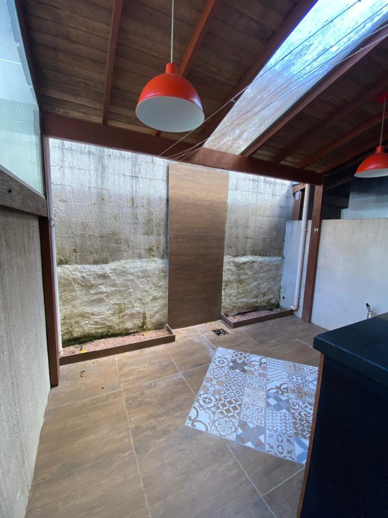 CASA EM CONDOMÍNIO COM 2 DORMITÓRIOS, UMA VAGA PARA CARRO, EM CANUDOS