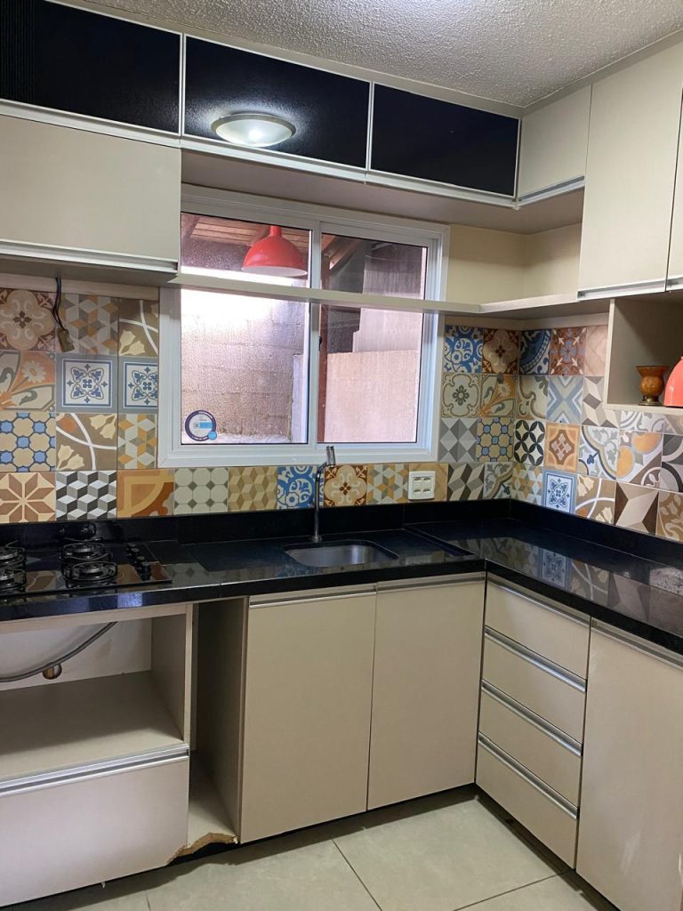 CASA EM CONDOMÍNIO COM 2 DORMITÓRIOS, UMA VAGA PARA CARRO, EM CANUDOS