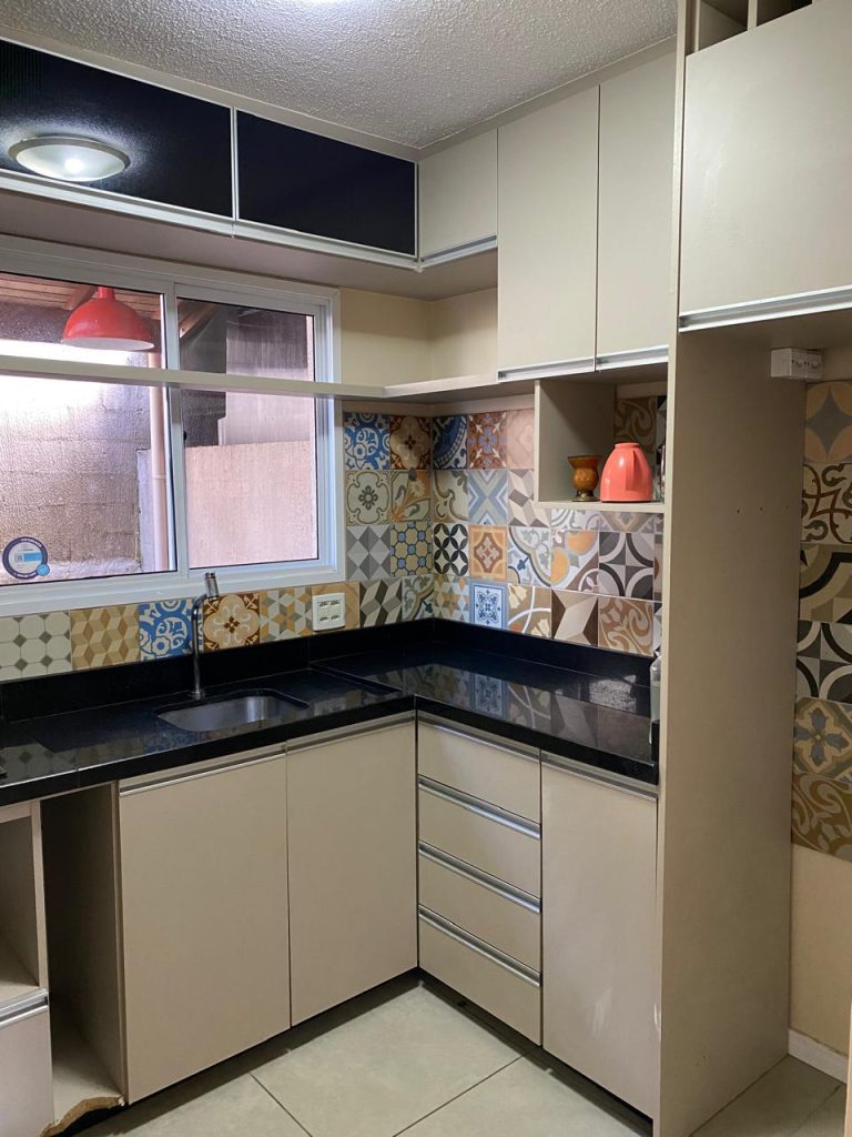 CASA EM CONDOMÍNIO COM 2 DORMITÓRIOS, UMA VAGA PARA CARRO, EM CANUDOS