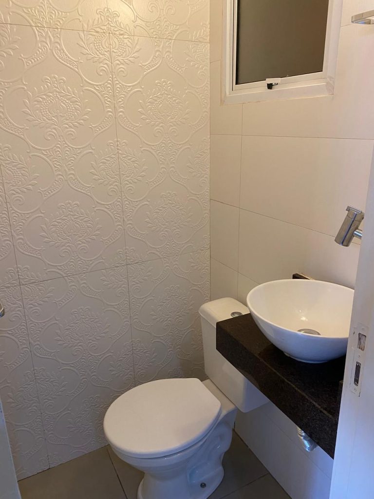 CASA EM CONDOMÍNIO COM 2 DORMITÓRIOS, UMA VAGA PARA CARRO, EM CANUDOS