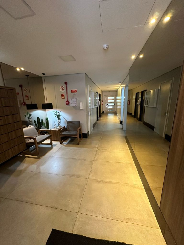 APARTAMENTO DUPLEX COM 2 DORMITÓRIOS, UMA VAGA DE GARAGEM, NO IDEAL