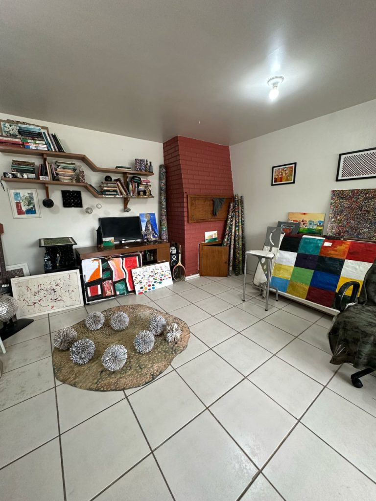 APARTAMENTO DUPLEX COM 2 DORMITÓRIOS, UMA VAGA DE GARAGEM, NO IDEAL