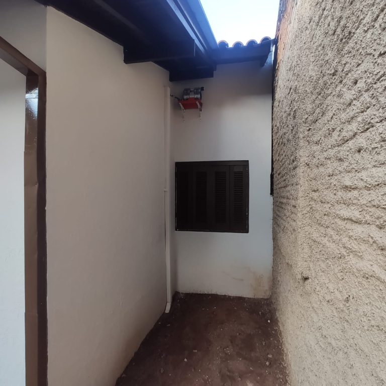CASA COM 3 DORMITÓRIOS, SENDO UM SUÍTE, GARAGEM COBERTA, ESTÂNCIA VELHA