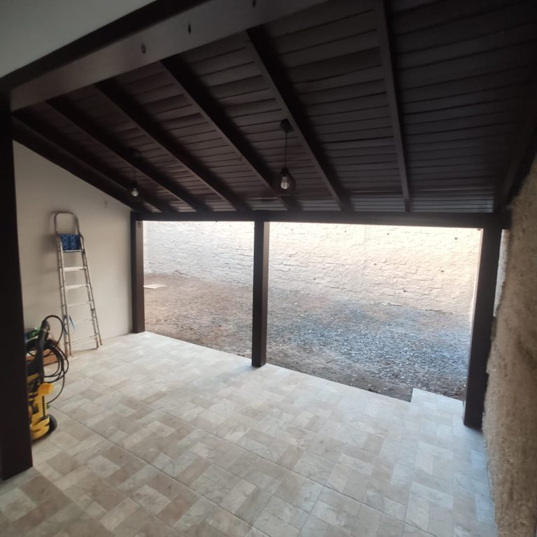 CASA COM 3 DORMITÓRIOS, SENDO UM SUÍTE, GARAGEM COBERTA, ESTÂNCIA VELHA