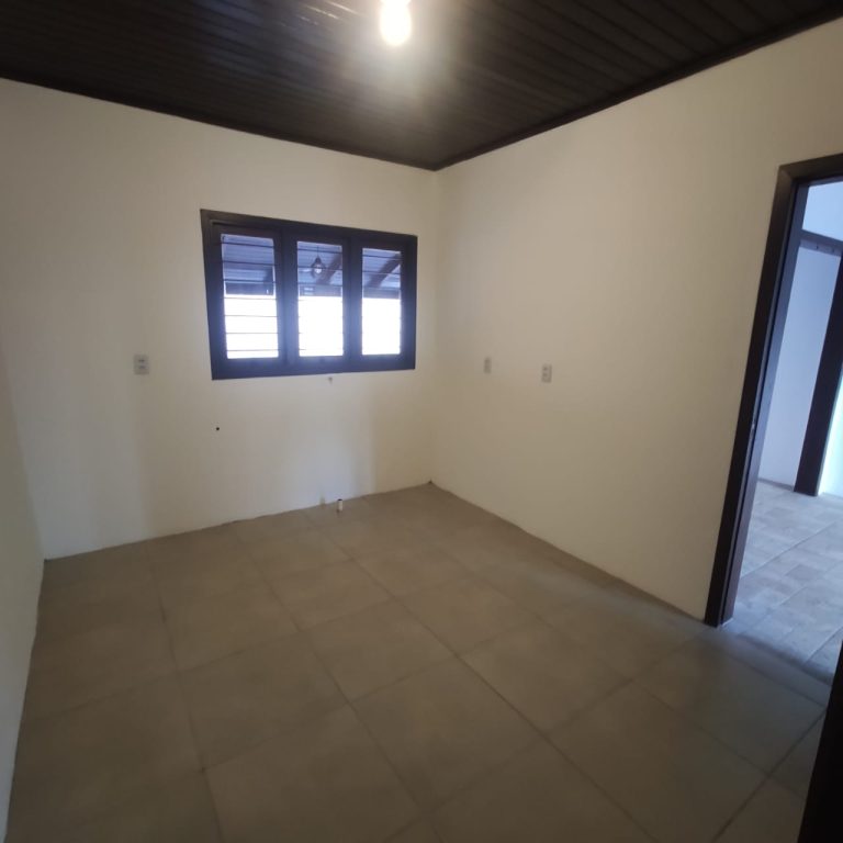 CASA COM 3 DORMITÓRIOS, SENDO UM SUÍTE, GARAGEM COBERTA, ESTÂNCIA VELHA
