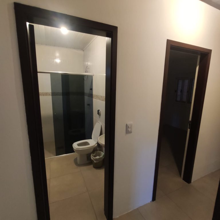 CASA COM 3 DORMITÓRIOS, SENDO UM SUÍTE, GARAGEM COBERTA, ESTÂNCIA VELHA