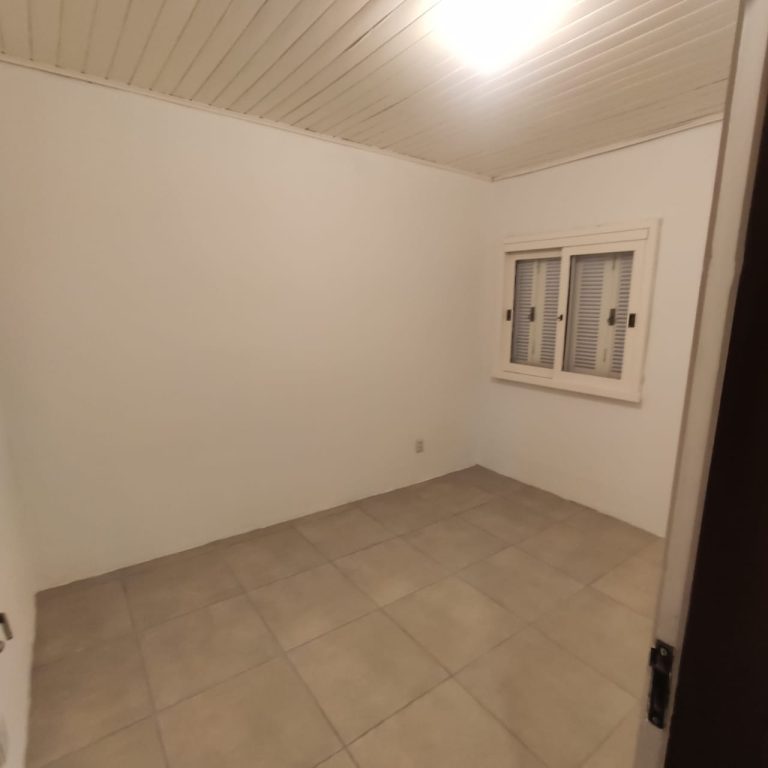 CASA COM 3 DORMITÓRIOS, SENDO UM SUÍTE, GARAGEM COBERTA, ESTÂNCIA VELHA